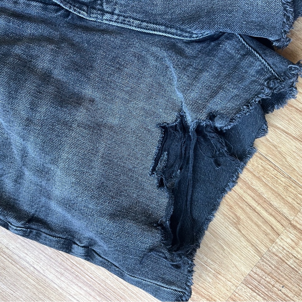 New AMERICAN EAGLE HIGHEST RISE 90’S BOYFRIEND SHORTS DISTRESSED FRAY BLACK JEAN - Picture 5 of 9